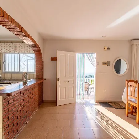 Mit Privatpool Fuer 6 Personen Ca 90 Qm In Nerja, Andalusien Costa Del Sol בית נופש